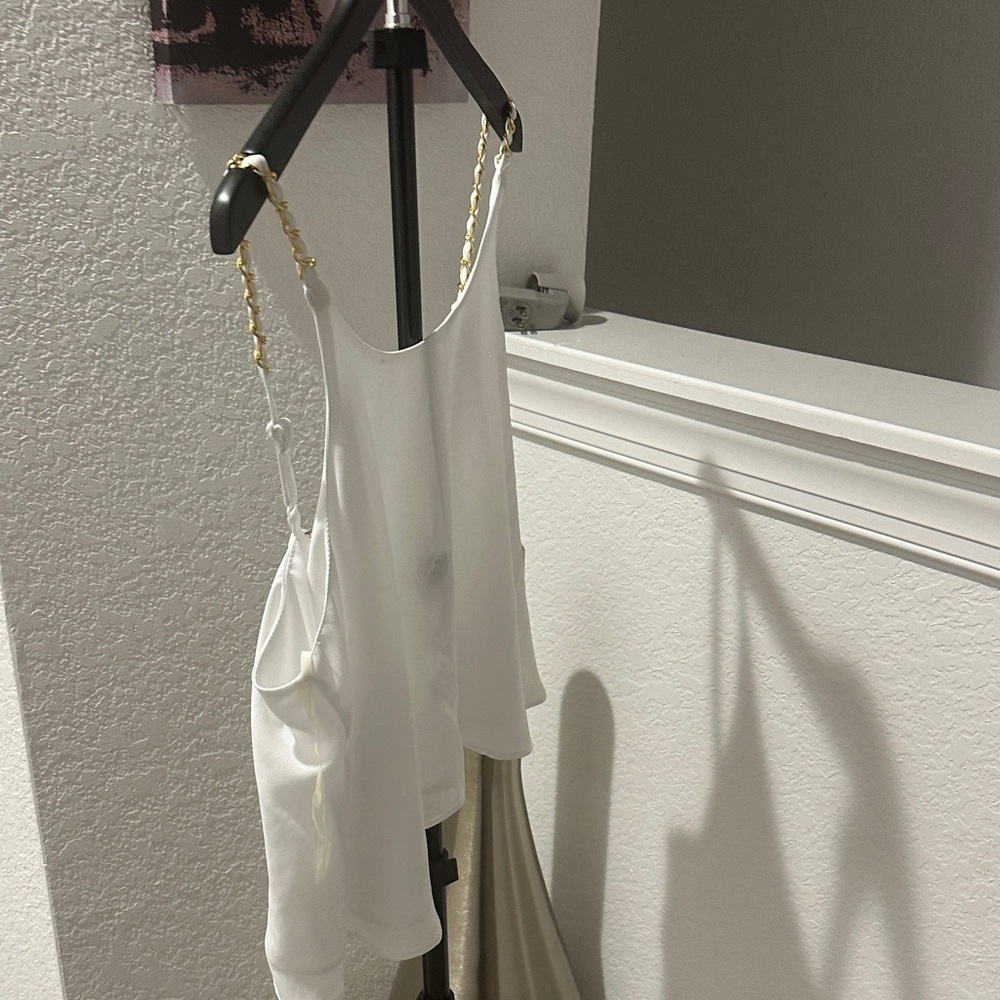 Nicki Minaj White Camisole with Gold Chain Straps - Picture 4 of 6